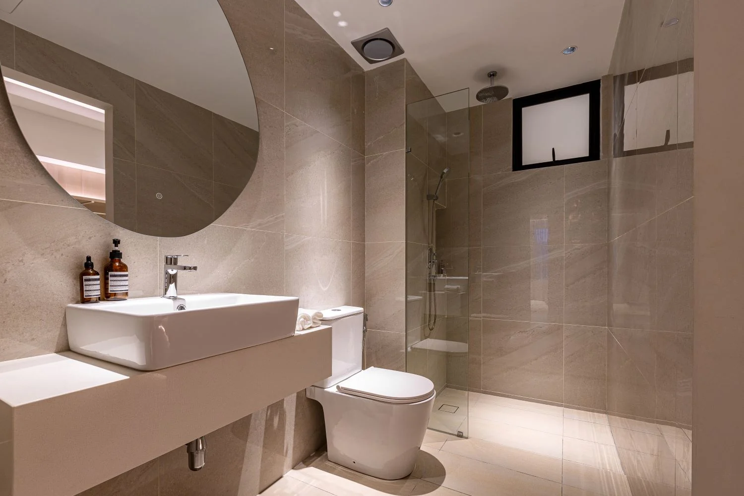 Lumina showroom bathroom