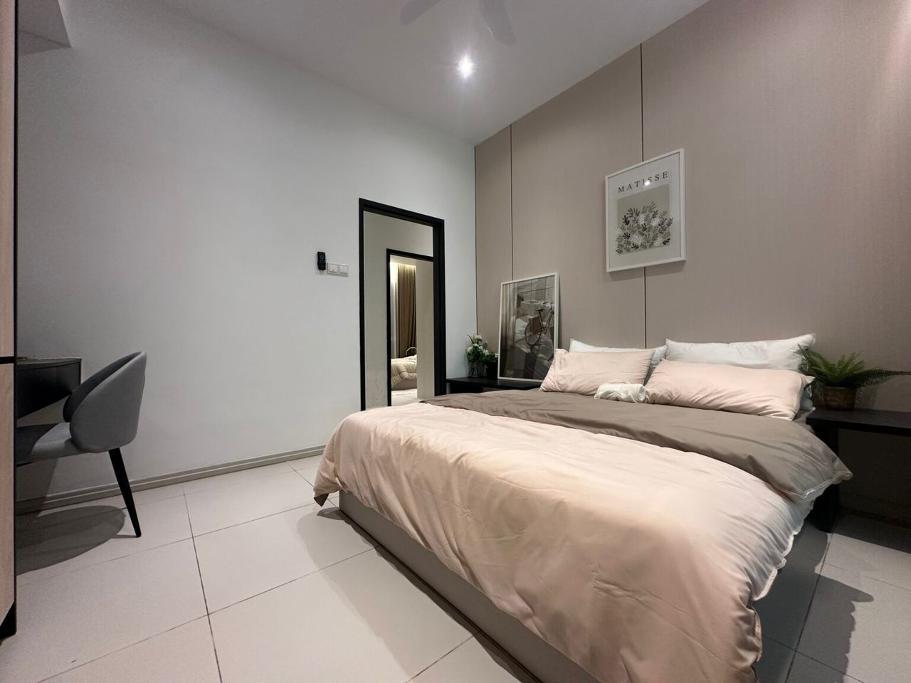 Goodwood Residence show unit bedroom with study desk