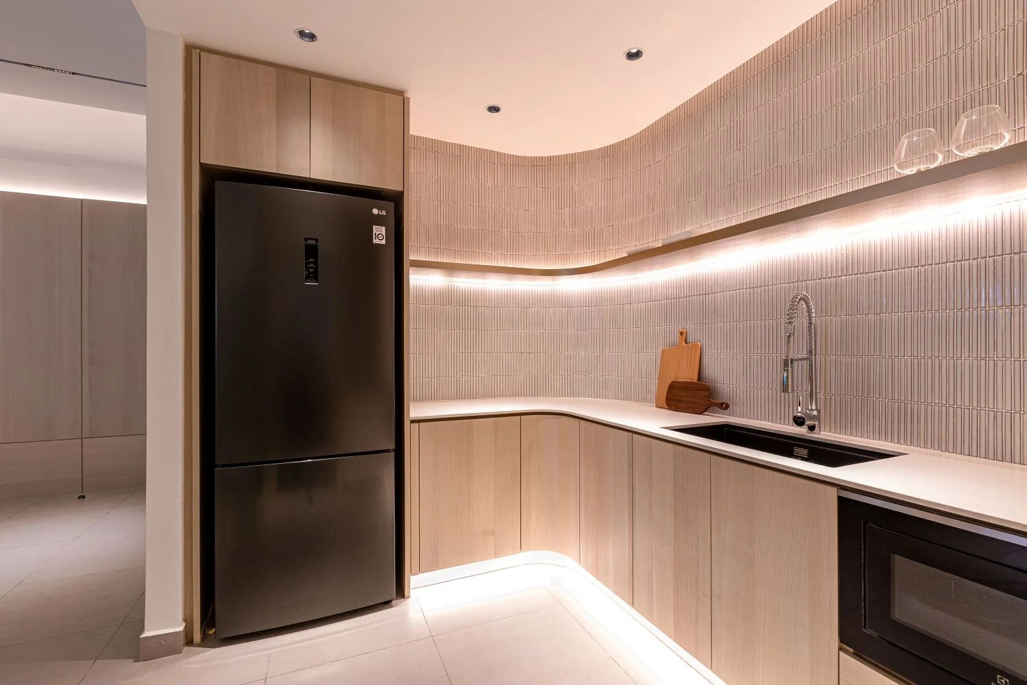 Lumina showroom fitted kitchen