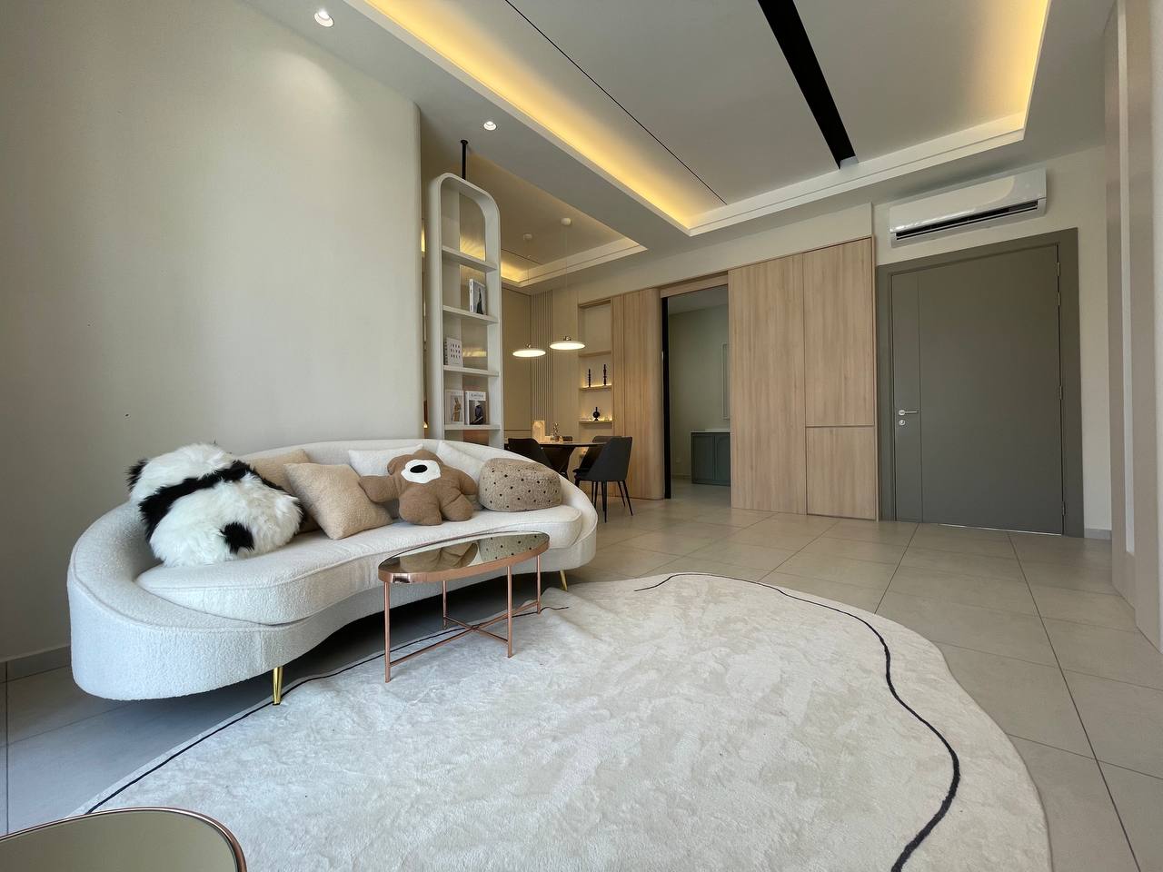 Alton show unit living area